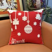 Decoromania Декоративная подушка «Новогодние игрушки»